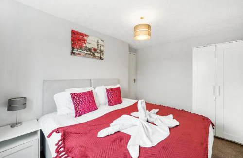 Bedford Apartment | Lovely 3 Bed Detached - Parking