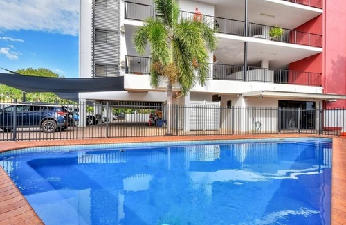 Cullen Bay Apartment | Lovely 3 bedroom apartment in the city