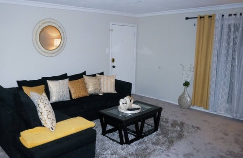 Fort Worth Condo | Lovely 3 bedroom condo with community pool and golf club.