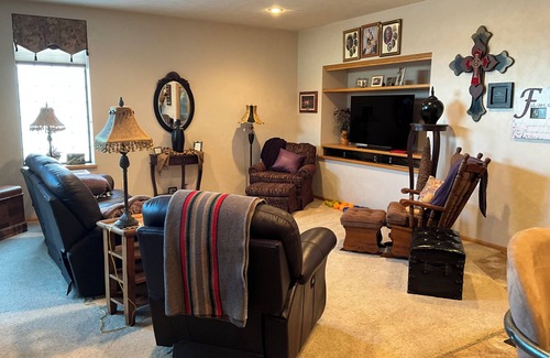 Huron House | Lovely 3-bedroom Home in downtown Huron with WiFi and AC.