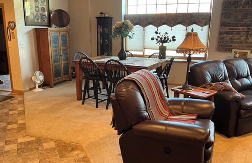 Huron House | Lovely 3-bedroom Home in downtown Huron with WiFi and AC.