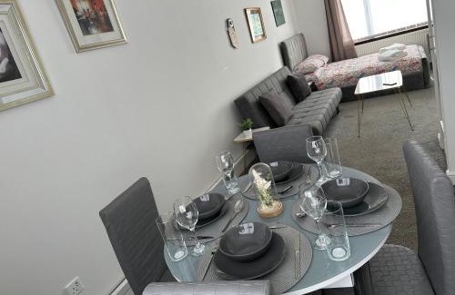 Peterlee House | Lovely 3 bedroom house close to City Centre