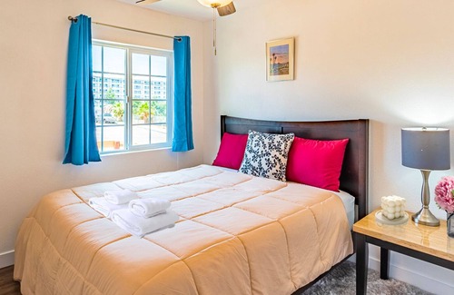 National City House | Lovely 3-Bedroom Home near San Diego Downtown/Beach w Free Laundry/Parking, WiFi