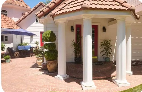 Redwood Valley House | Lovely 3-bedroom castle-get-away in Redwood Valley