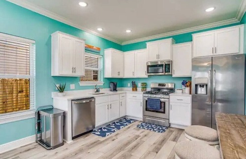 Sanders Beach House | Lovely 3BR Family Home | Near Beach | Balcony
