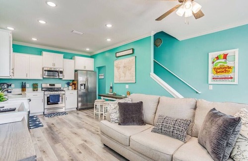 Sanders Beach House | Lovely 3BR Family Home | Near Beach | Balcony