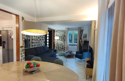 Irigny House | Lovely 4 to 6 bed modular house with garden