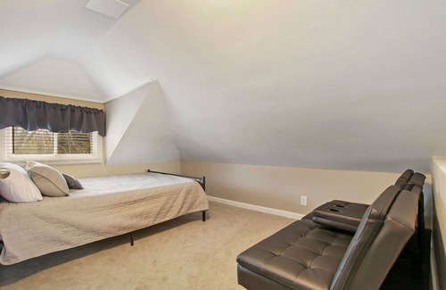 Antioch House | Lovely 4BR Lakeview House w/ Water Access