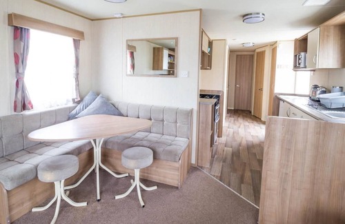 Hopton on Sea House | Lovely 8 berth caravan for hire at Haven Hopton Holiday Park ref 80041F