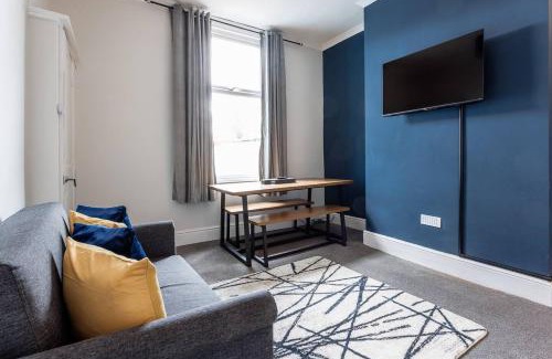 Darlington House | Lovely And Spacious 4 Br Home