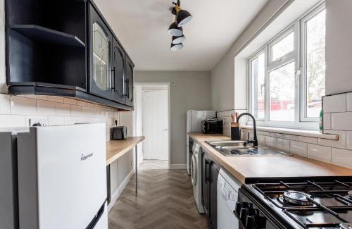 Darlington House | Lovely And Spacious 4 Br Home