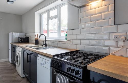 Darlington House | Lovely And Spacious 4 Br Home