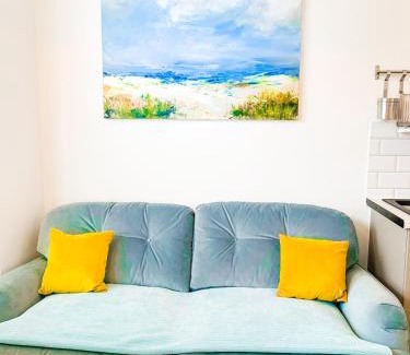 Worthing Apartment | Lovely Annexe by the Beach, in Central Worthing.