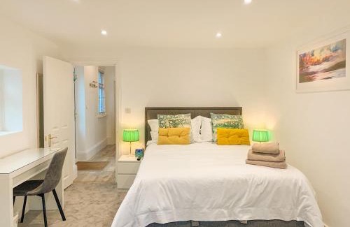 Worthing Apartment | Lovely Annexe by the Beach, in Central Worthing.