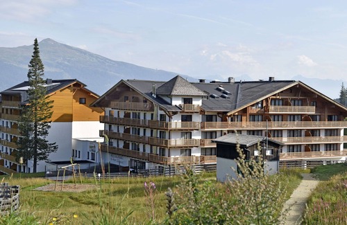 Katschberg Apartment | Lovely apartment for 4 guests with WIFI, pool, balcony, pets allowed and panoramic view