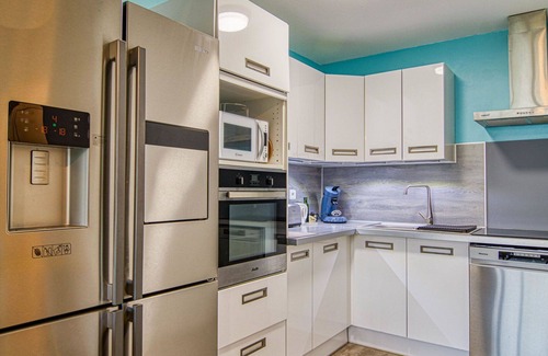 Le Brusc Apartment | Lovely apartment for 3 people with A/C, TV, terrace and pets allowed