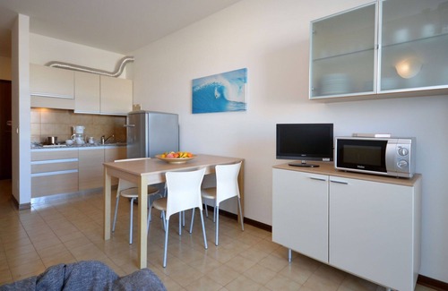 Lignano Sabbiadoro Apartment | Lovely apartment for 4 guests with pool, A/C, TV, terrace, pets allowed and parking