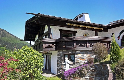 Pfons Apartment | Lovely apartment for 5 people with TV, terrace and panoramic view