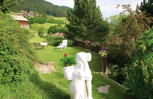 Pfons Apartment | Lovely apartment for 5 people with TV, terrace and panoramic view