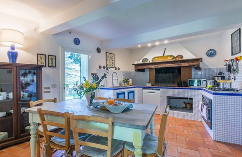 Torsoli Villa | Lovely apartment in villa for 10 people with WIFI, private pool, TV, terrace and pets allowed