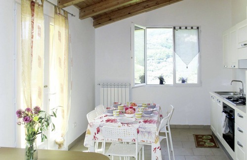 Prela Apartment | Lovely apartment for 6 people with pool, TV, terrace, pets allowed and panoramic view