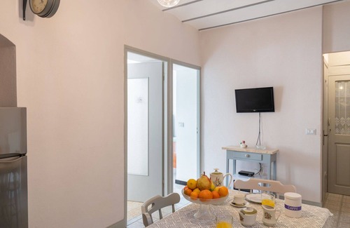 Pietrabruna Apartment | Lovely apartment for 4 guests with TV, terrace and parking