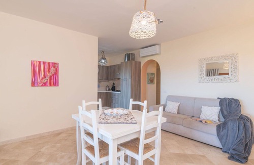 Porto Pozzo Apartment | Lovely apartment for 4 people with WIFI, pool, A/C, terrace, pets allowed and parking
