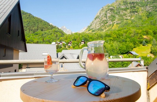 Saint-Colomban-des-Villards Apartment | Lovely apartment for 6 people with internet, TV, terrace, pets allowed and parking