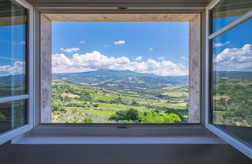 Montalcino Apartment | Lovely apartment for 6 people with WIFI, pets allowed and panoramic view
