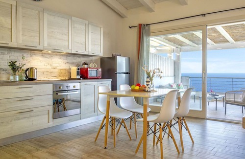 La Ciaccia Apartment | Lovely apartment for 4 guests with A/C, TV, patio, pets allowed and parking