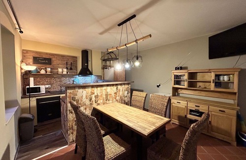 Grossschoenau Apartment | Lovely apartment for 12 people with hot tub, WIFI, TV, patio and pets allowed