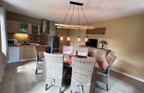 Grossschoenau Apartment | Lovely apartment for 12 people with hot tub, WIFI, TV, patio and pets allowed