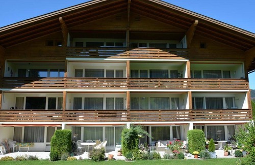 Gstaad Apartment | Lovely apartment for 4 guests with WIFI, TV, balcony and pets allowed