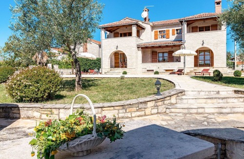 Stifanici Apartment | Lovely apartment for 4 guests with pool, WIFI, A/C, TV, terrace and pets allowed