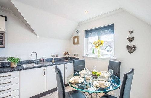 Forres Apartment | Lovely apartment for 4 people with WIFI, TV and patio