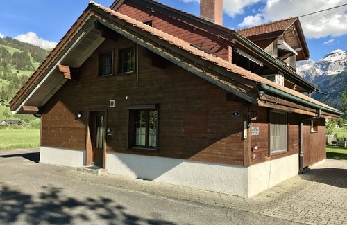 Lenk Apartment | Lovely apartment for 4 guests with WIFI, TV and balcony
