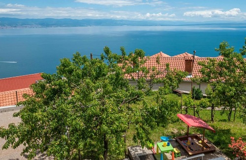 Tulisevica Apartment | Lovely apartment for 4 guests with WIFI, A/C, TV, terrace, pets allowed, panoramic view and park...