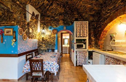 Andora Apartment | Lovely apartment for 4 guests with WIFI, TV, patio and pets allowed