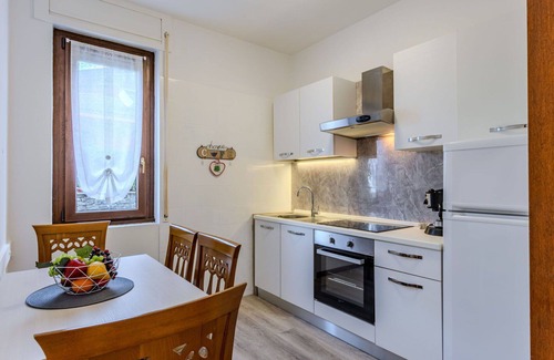 Dorio Apartment | Lovely apartment for 4 people with WIFI, TV, balcony and panoramic view