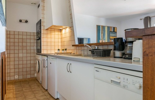 Valreas Apartment | Lovely apartment for 5 people with A/C, WIFI, private pool, TV and balcony