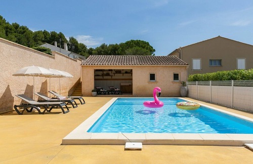 Valreas Apartment | Lovely apartment for 5 people with A/C, WIFI, private pool, TV and balcony