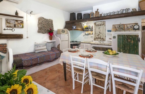 Rimini Historic Center Apartment | Lovely apartment for 5 people with WIFI, A/C, TV, pets allowed and parking