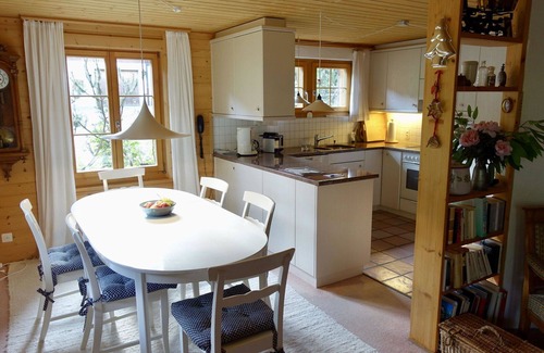 Lauenen Apartment | Lovely apartment for 6 guests with WIFI and pets allowed