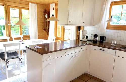 Lauenen Apartment | Lovely apartment for 6 guests with WIFI and pets allowed