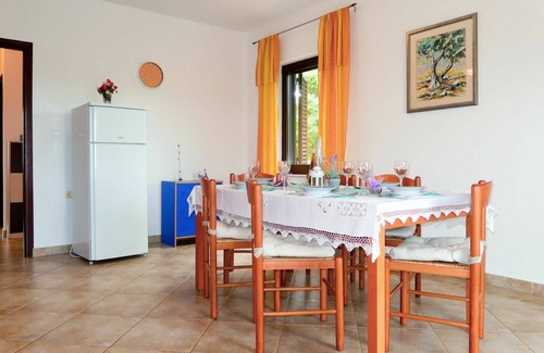 Milohnici Apartment | Lovely apartment for 6 guests with A/C, WIFI, TV, patio and pets allowed