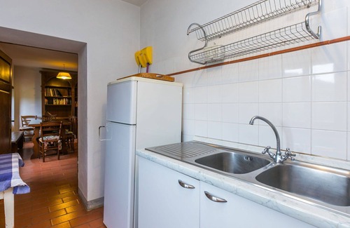 Pescia Apartment | Lovely apartment for 6 people with WIFI, pool, TV, patio and pets allowed