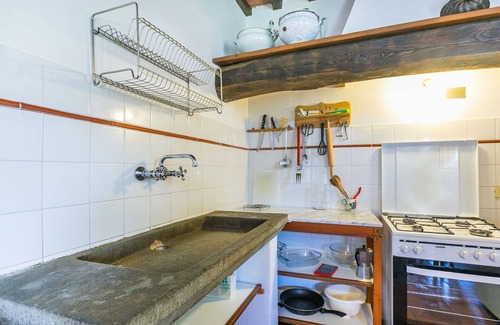 Pietrabuona Apartment | Lovely apartment for 6 people with WIFI, pool, TV, patio and pets allowed