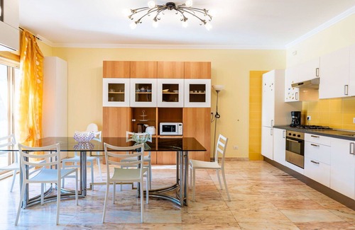 Taggia Apartment | Lovely apartment for 6 people with WIFI, balcony and pets allowed