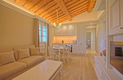 Vinci Apartment | Lovely apartment for 6 people with WIFI, A/C, pool, TV and panoramic view