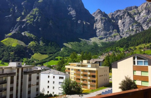 Leukerbad Apartment | Lovely apartment for 4 guests with WIFI, hot tub, TV and balcony
